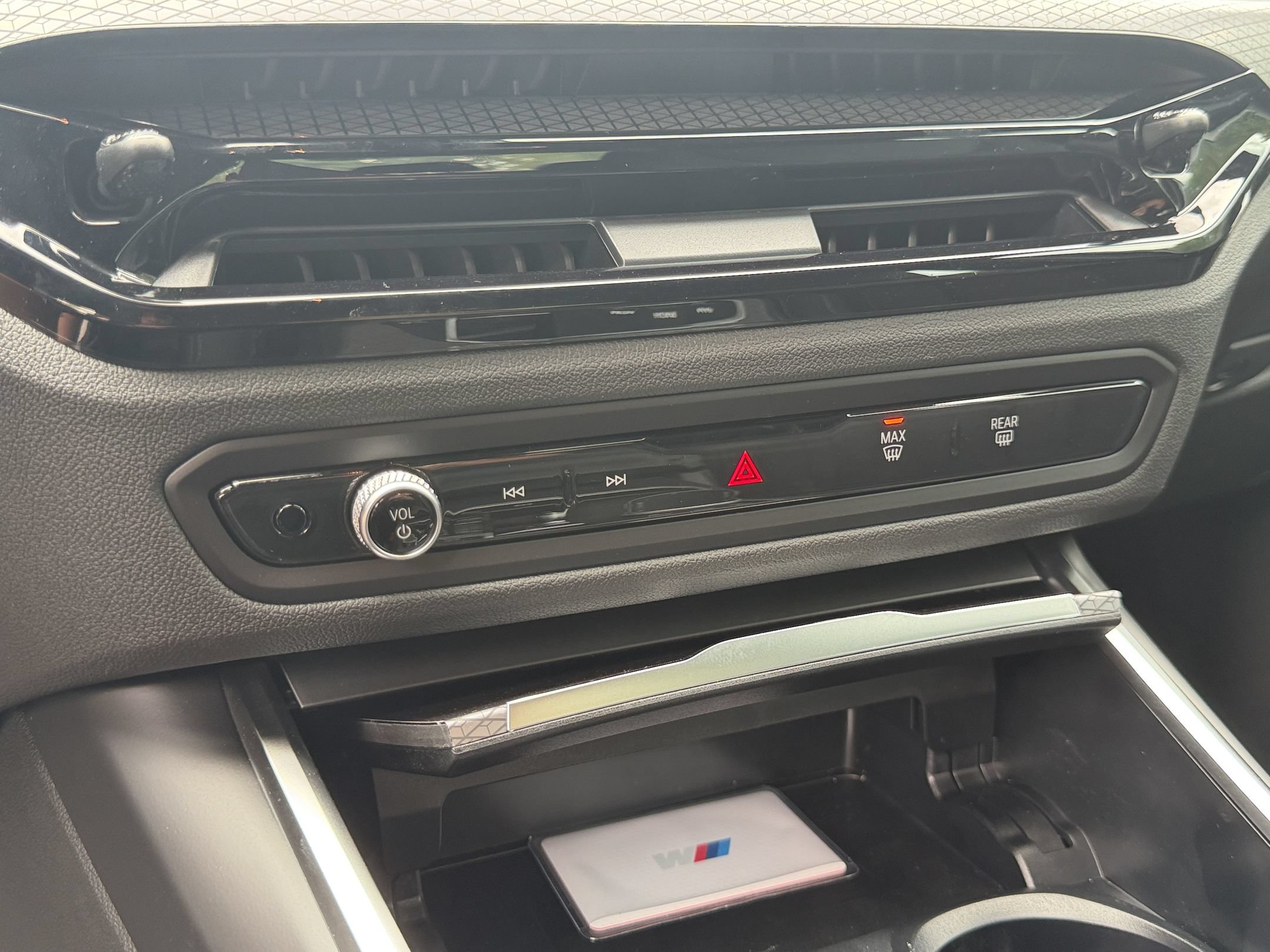 New 2026 BMW 330i xDrive Sedan w/ M Sport Package AWD/4WD image 19