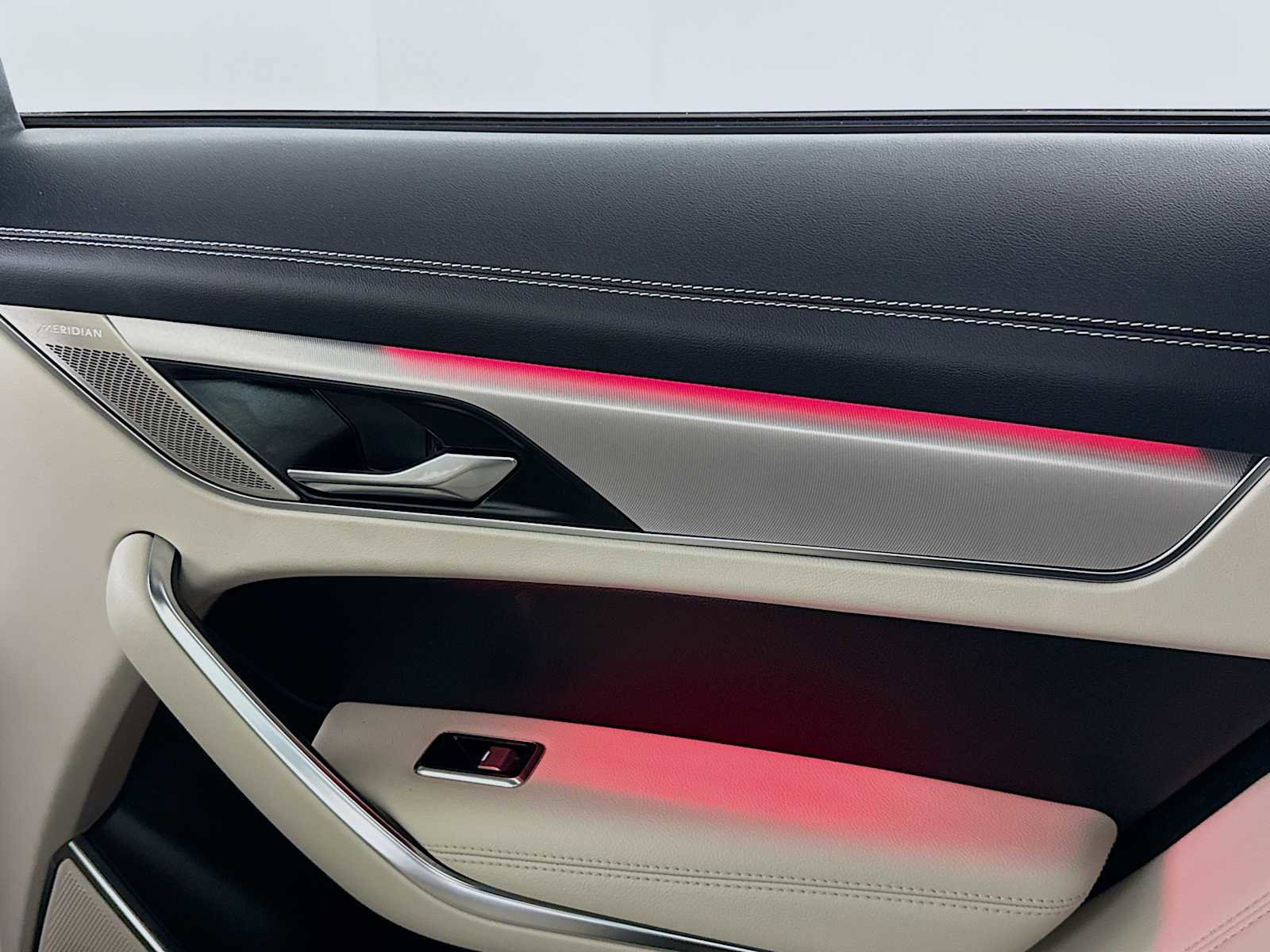 Used 2024 Jaguar F-PACE R-Dynamic S image 24