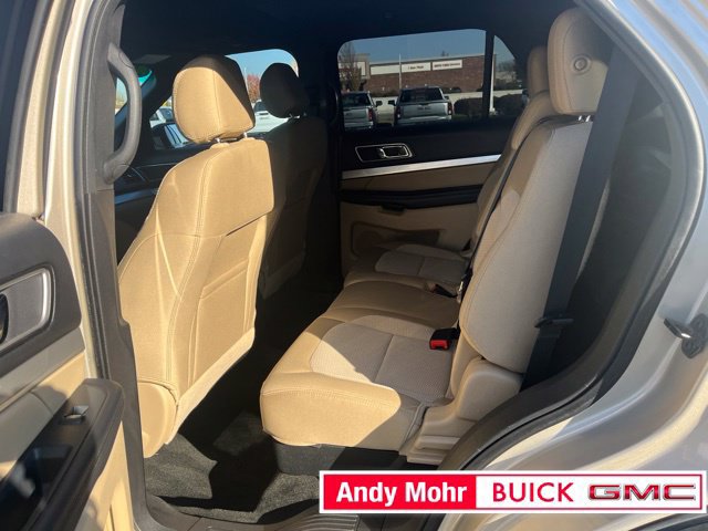Used 2017 Ford Explorer XLT w/ Equipment Group 201A FWD image 32
