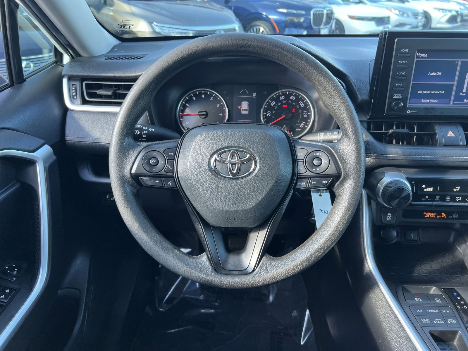 Used 2020 Toyota RAV4 LE image 15