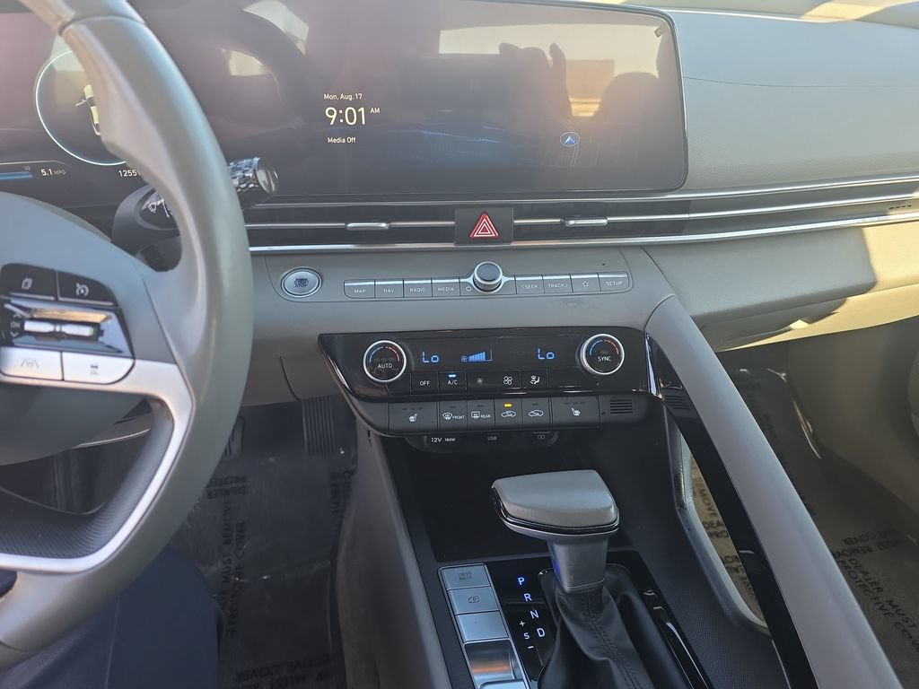 Used 2023 Hyundai Elantra SEL w/ Convenience Package FWD image 16