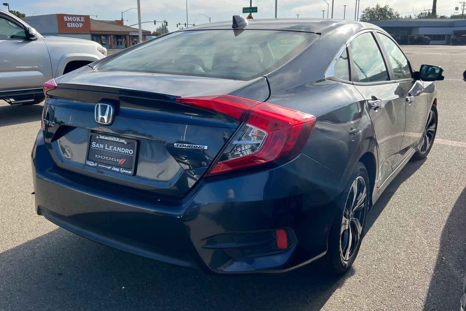 Used 2017 Honda Civic Touring image 4