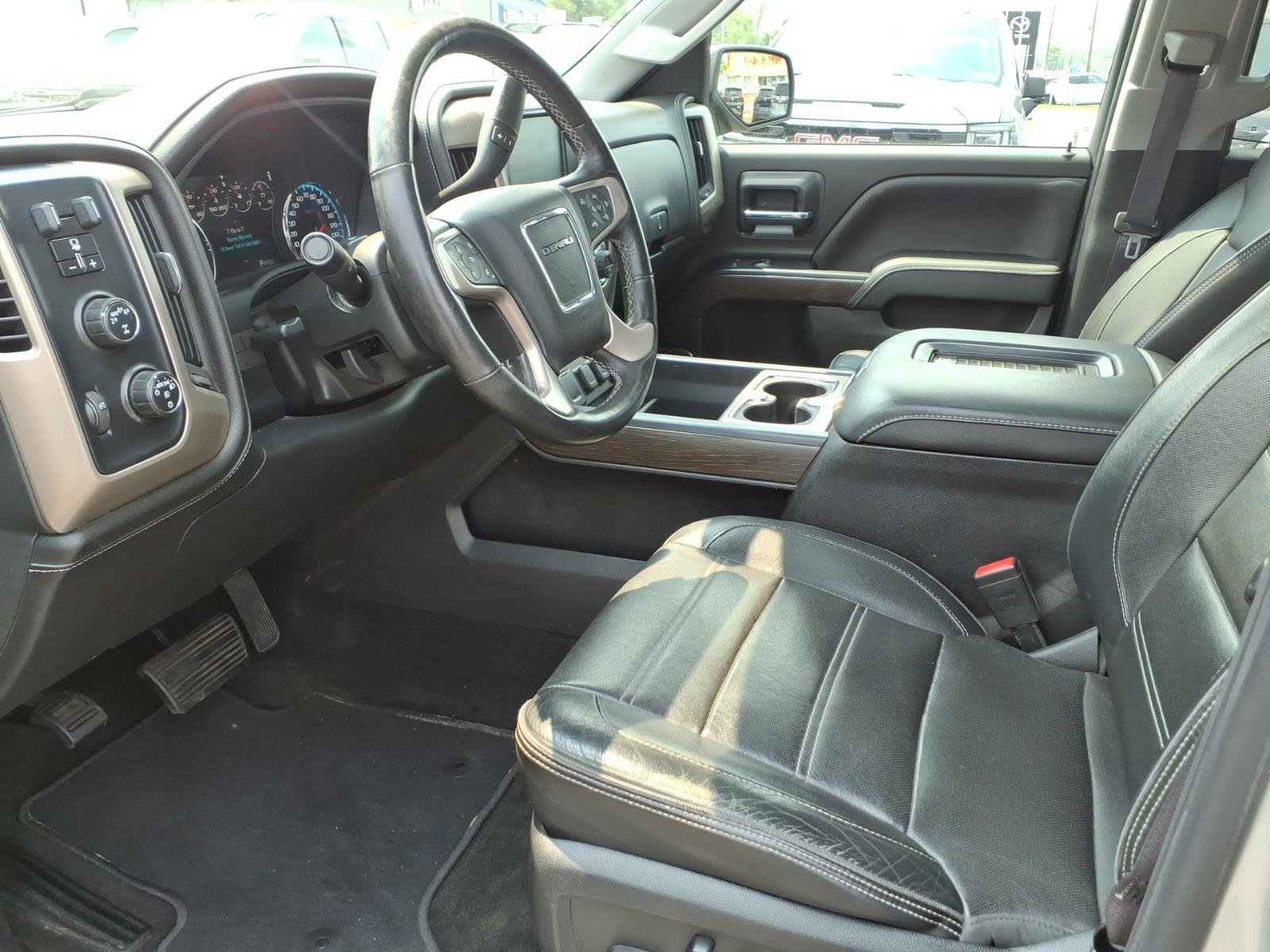 Used 2017 GMC Sierra 1500 Denali w/ Denali Ultimate Package AWD/4WD image 11