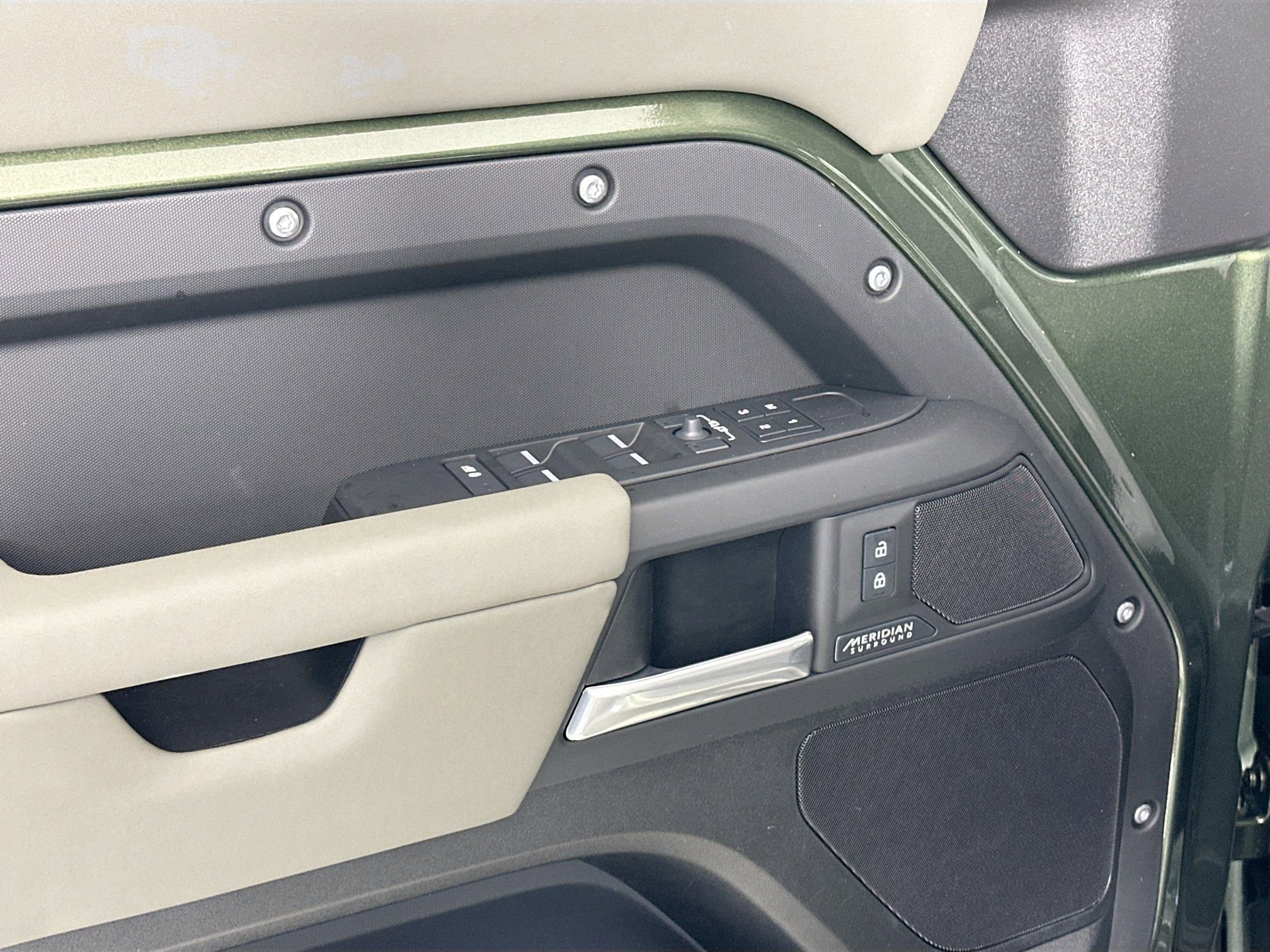 Used 2026 Land Rover Defender 110 X-Dynamic SE image 15