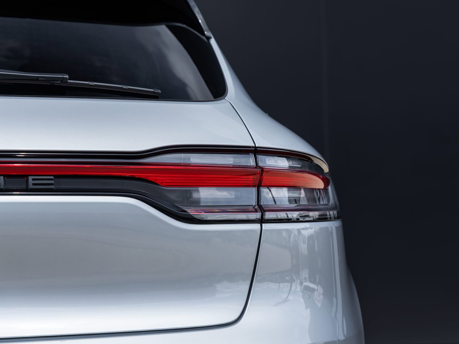 Certified 2025 Porsche Macan image 14