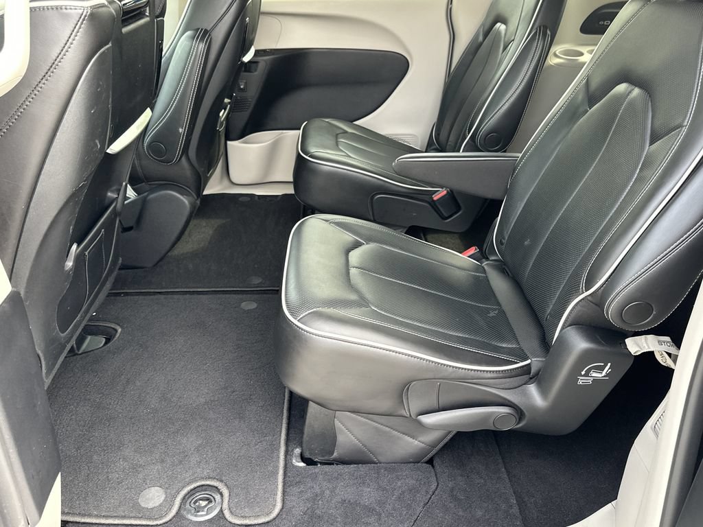 Certified 2021 Chrysler Pacifica Limited w/ Uconnect Theater Family Group AWD/4WD image 15