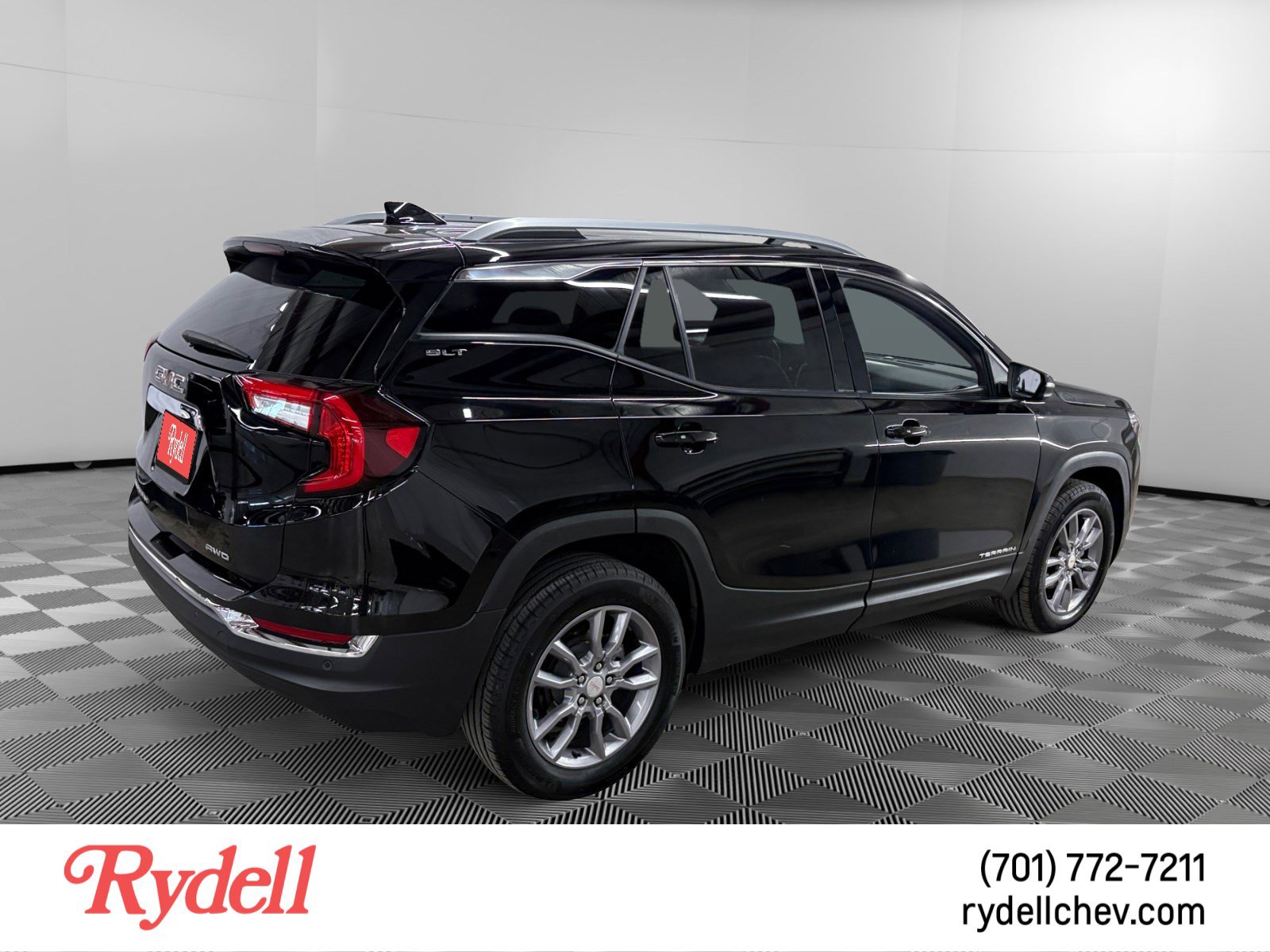 Used 2024 GMC Terrain SLT w/ Tech Package AWD/4WD image 5