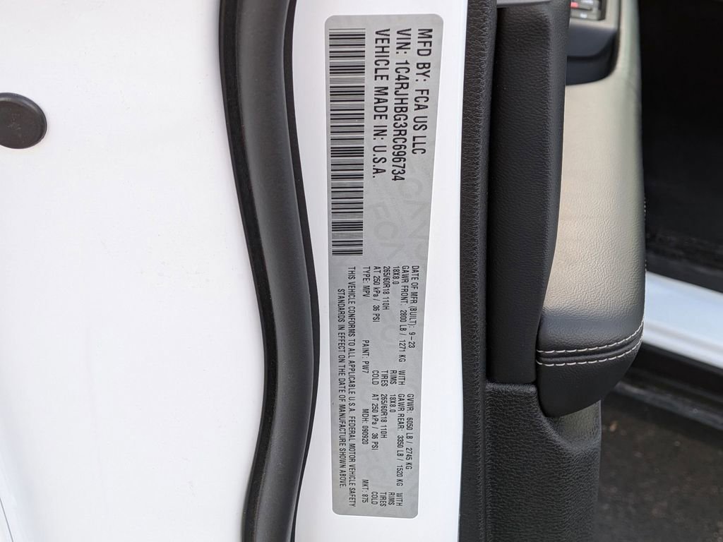 Used 2024 Jeep Grand Cherokee Limited AWD/4WD image 12