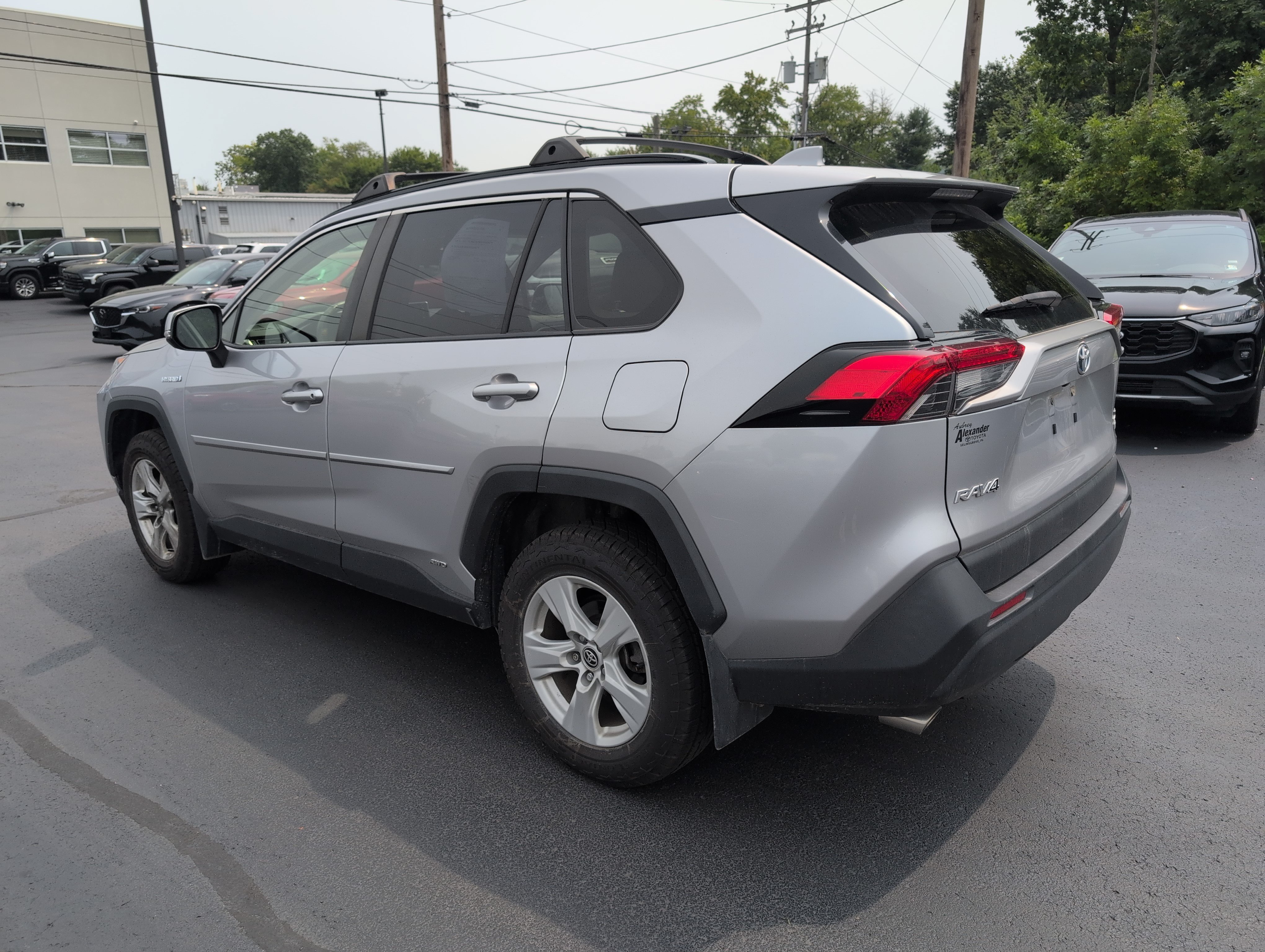 Used 2020 Toyota RAV4 XLE w/ Convenience Package AWD/4WD image 5