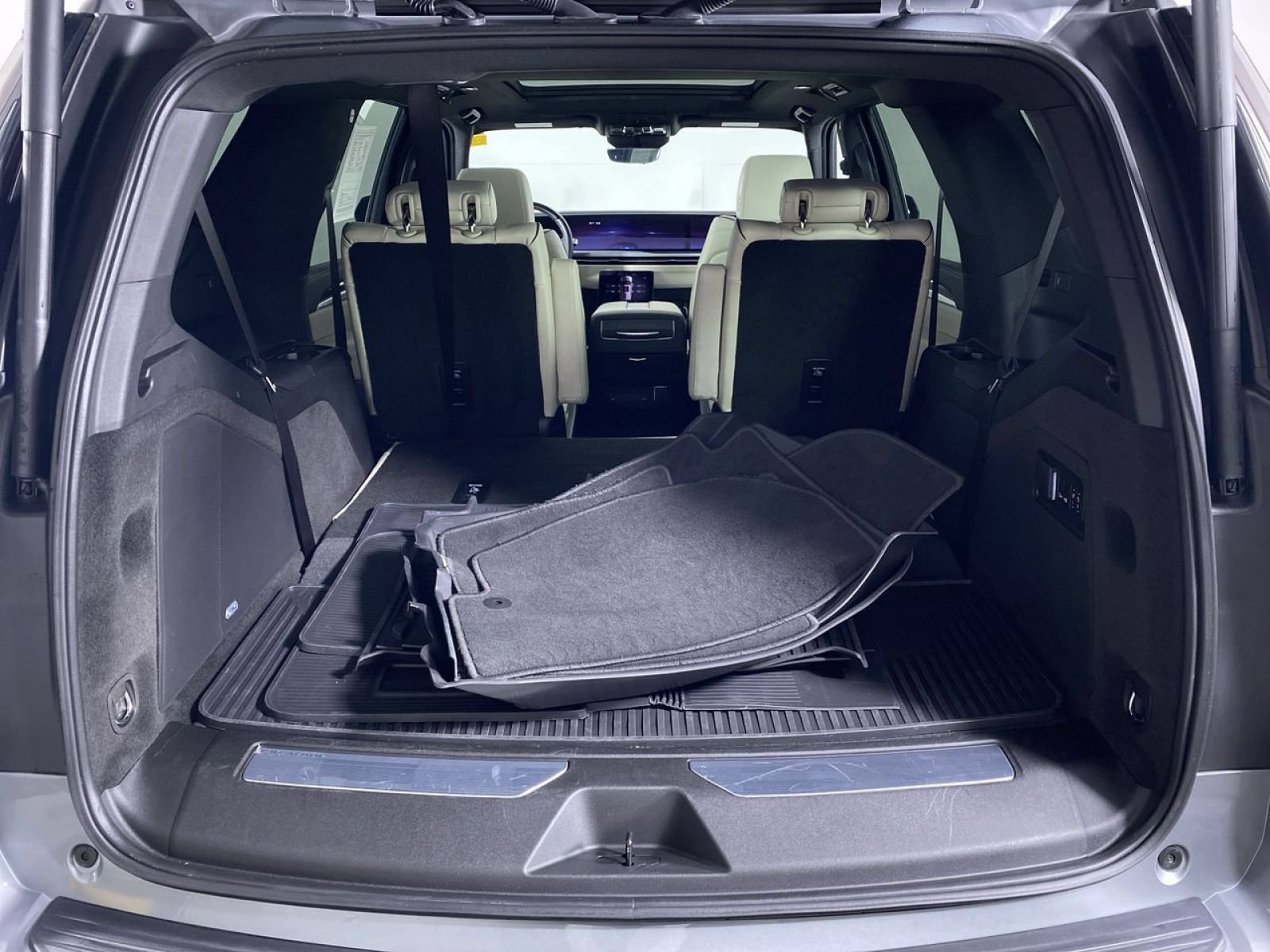 Certified 2025 Cadillac Escalade Sport w/ Touring Package AWD/4WD image 15