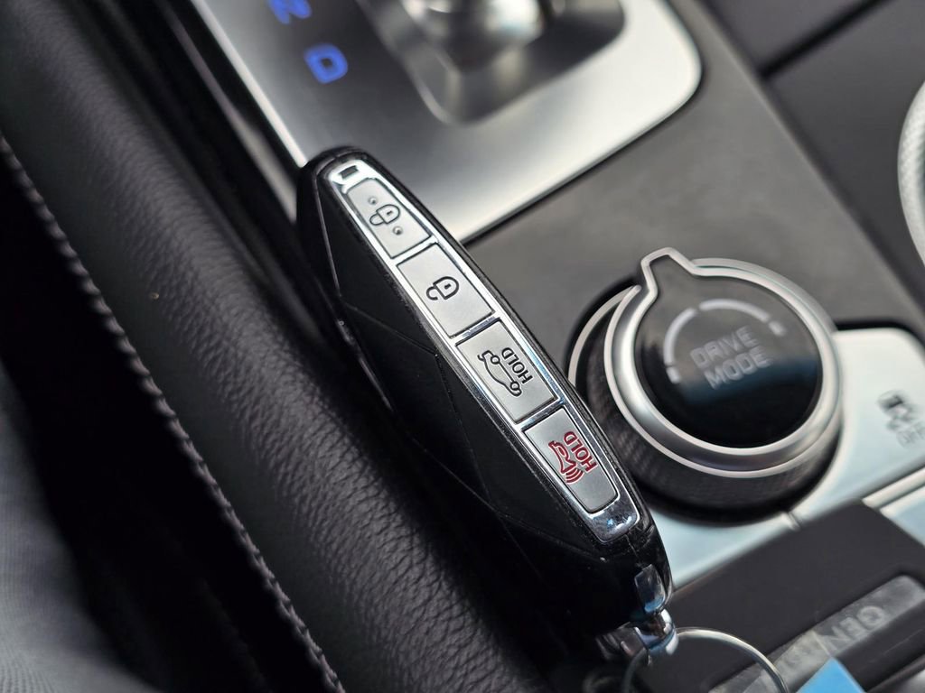 Used 2025 Genesis G70 2.5T RWD image 31