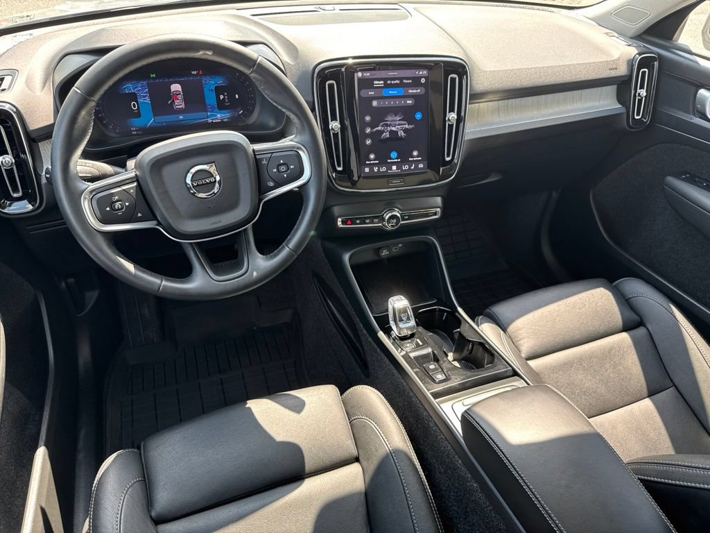 Used 2025 Volvo XC40 B5 Plus w/ Protection Package Premier AWD/4WD image 17