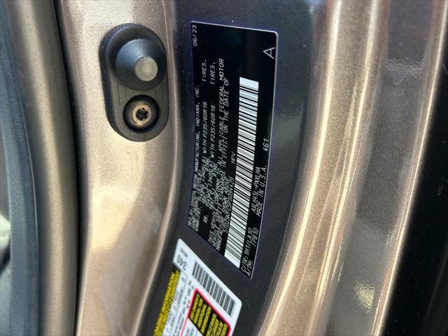 Used 2023 Toyota Sienna Limited AWD/4WD image 10