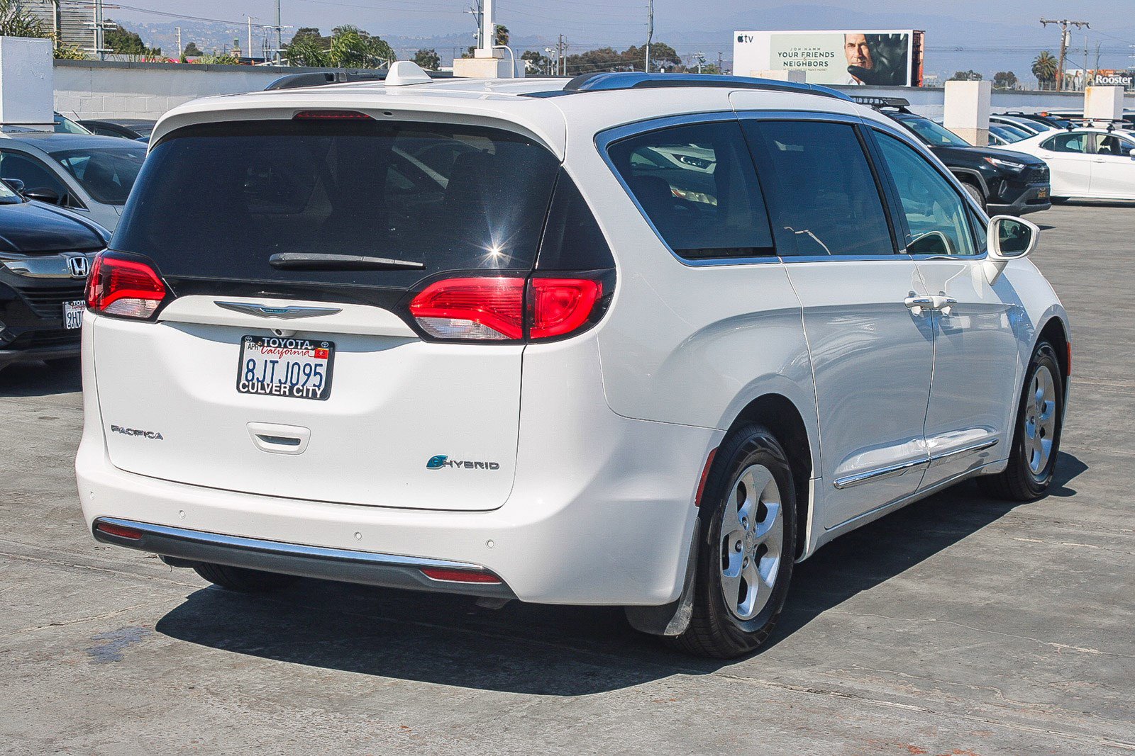 Used 2018 Chrysler Pacifica Touring-L image 9