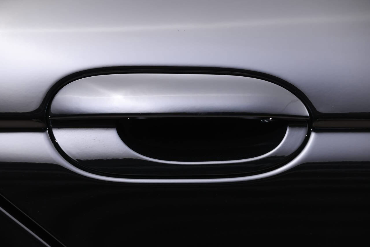 Used 2002 BMW M5 image 39