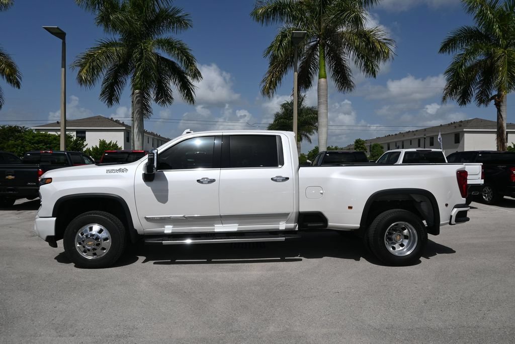 Used 2025 Chevrolet Silverado 3500 High Country w/ High Country Premium Package AWD/4WD image 7