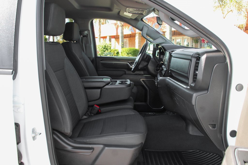 Used 2025 Chevrolet Silverado 2500 LT w/ Convenience Package image 38