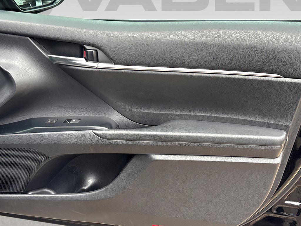 Used 2020 Toyota Camry SE image 9