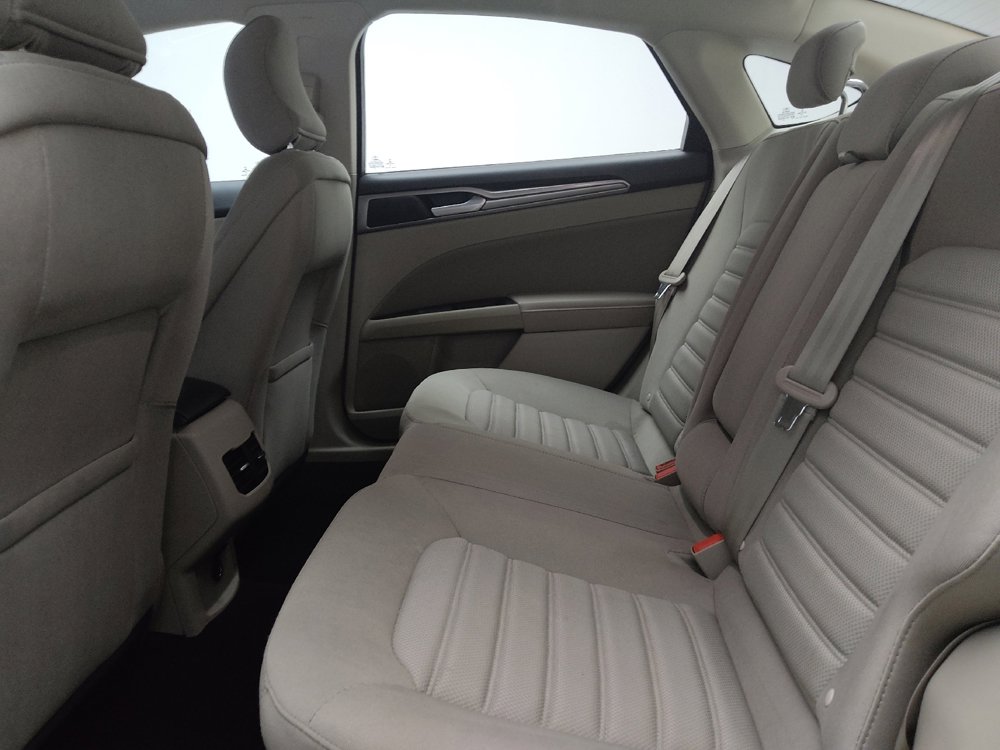 Used 2019 Ford Fusion SE image 18