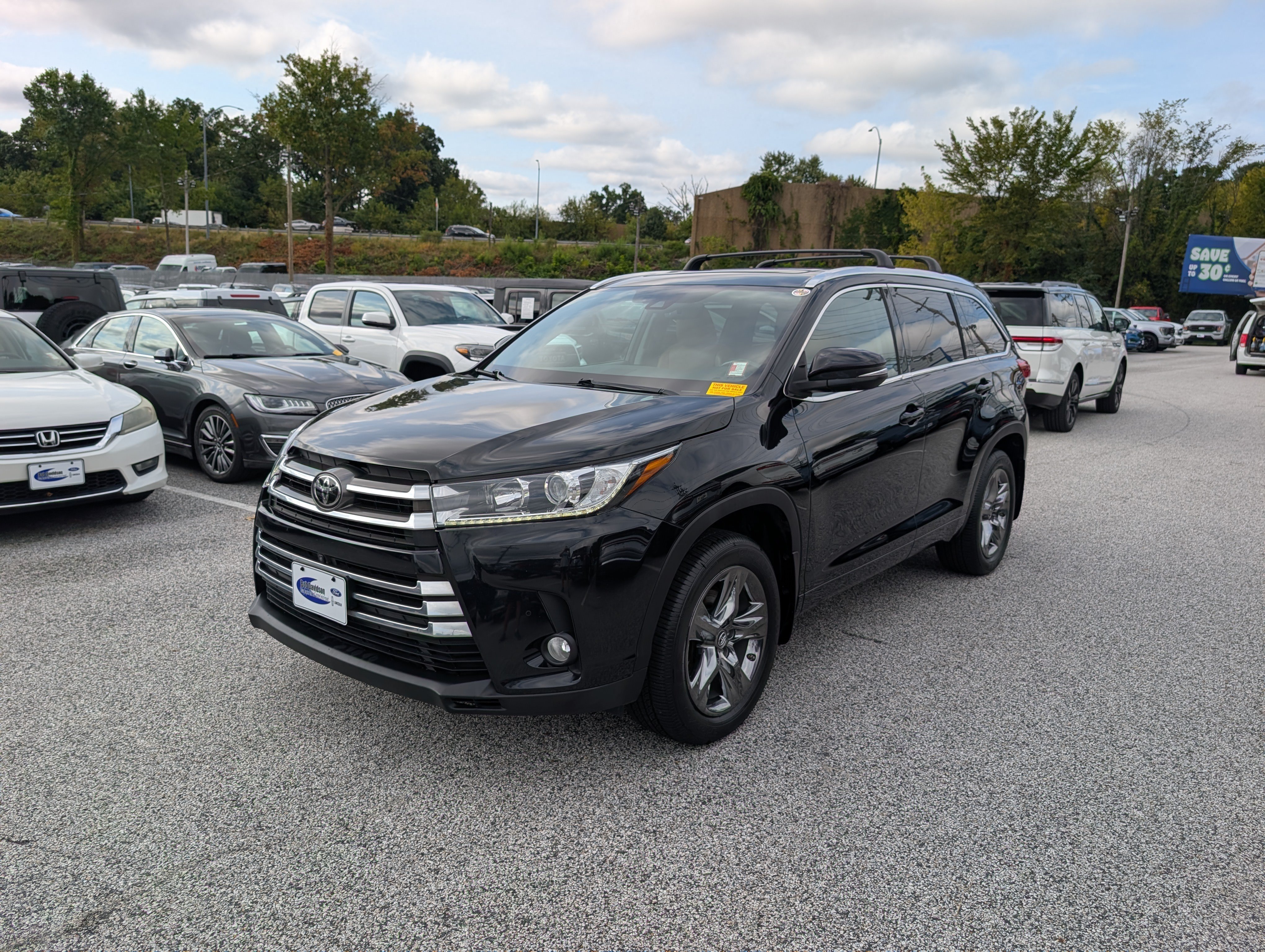 Used 2017 Toyota Highlander Limited Platinum AWD/4WD image 2