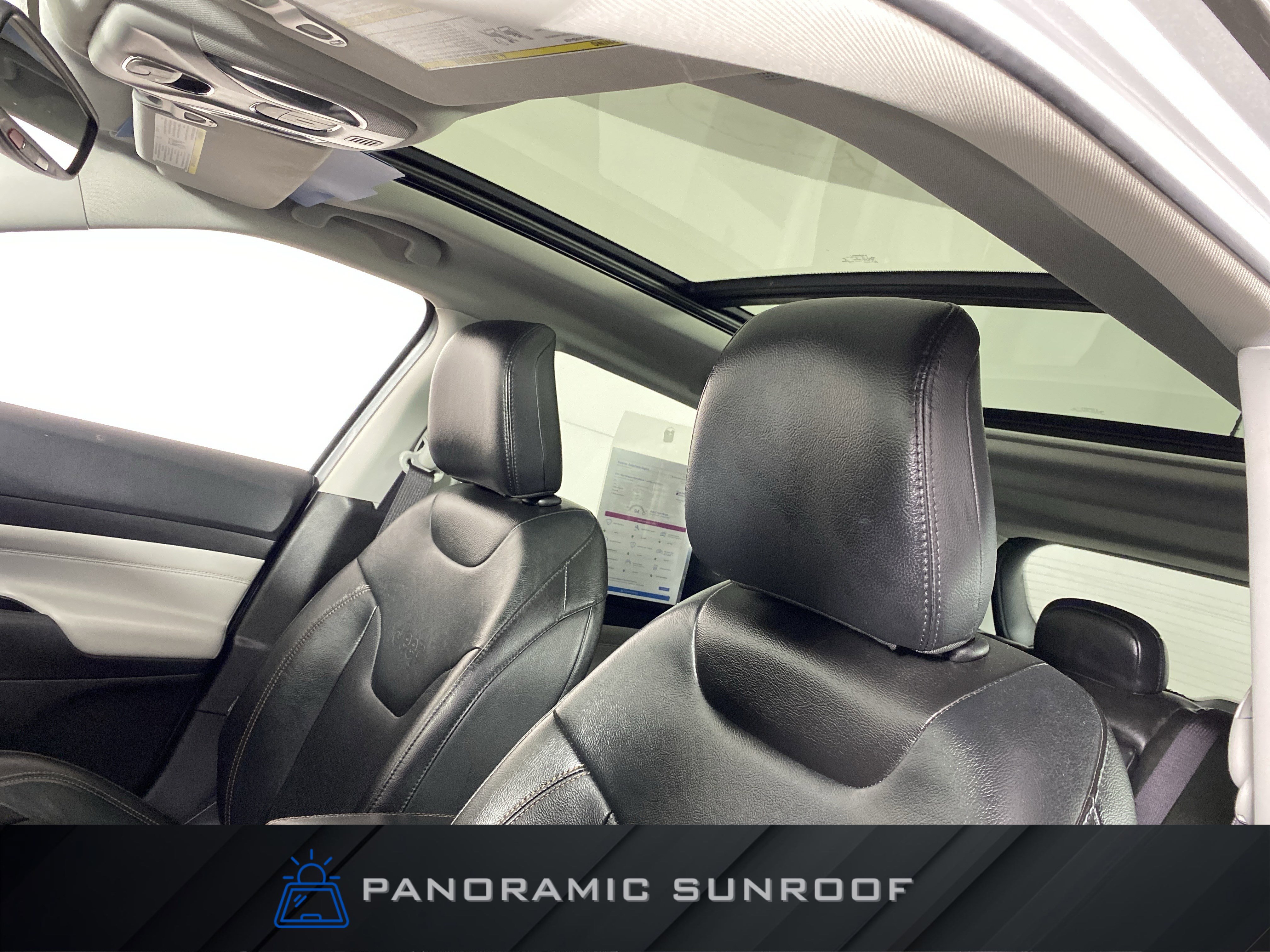 Used 2022 Jeep Compass Limited w/ Sun and Sound Group image 2