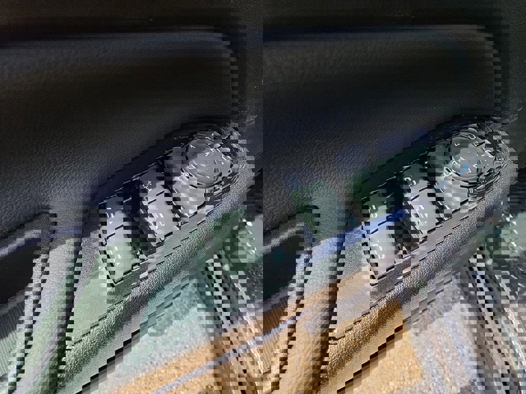 Used 2022 Chevrolet Equinox Premier AWD/4WD image 24