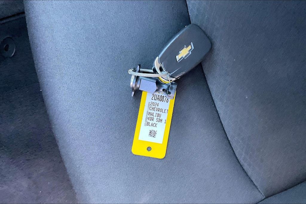 Used 2024 Chevrolet Malibu LT image 34