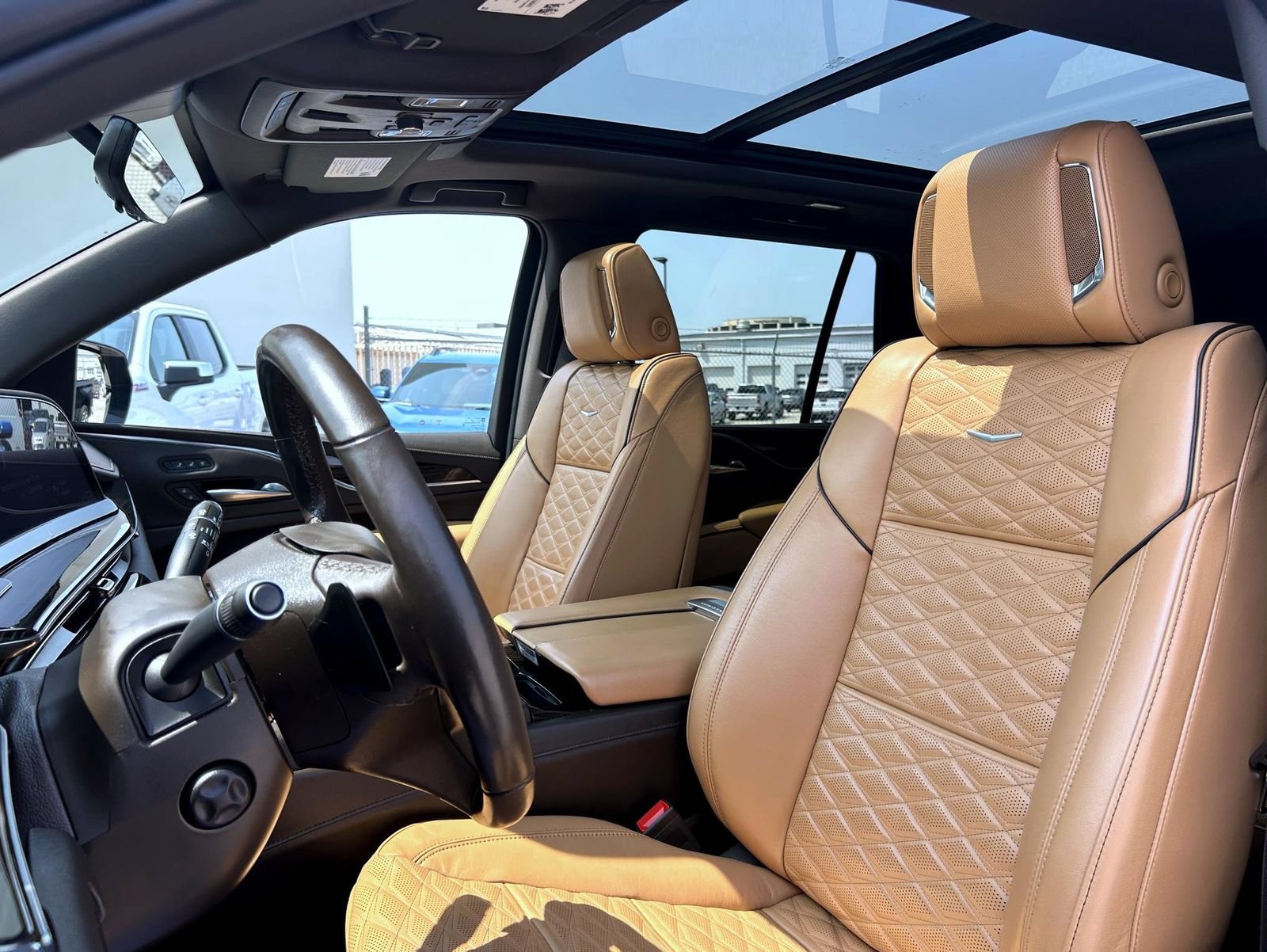 Certified 2023 Cadillac Escalade Premium Luxury AWD/4WD image 17