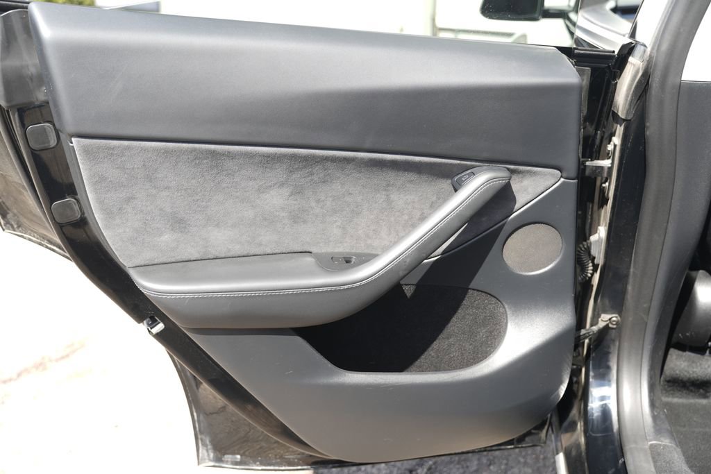 Used 2023 Tesla Model Y Long Range image 25