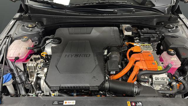 Used 2024 Hyundai Elantra Limited FWD image 27