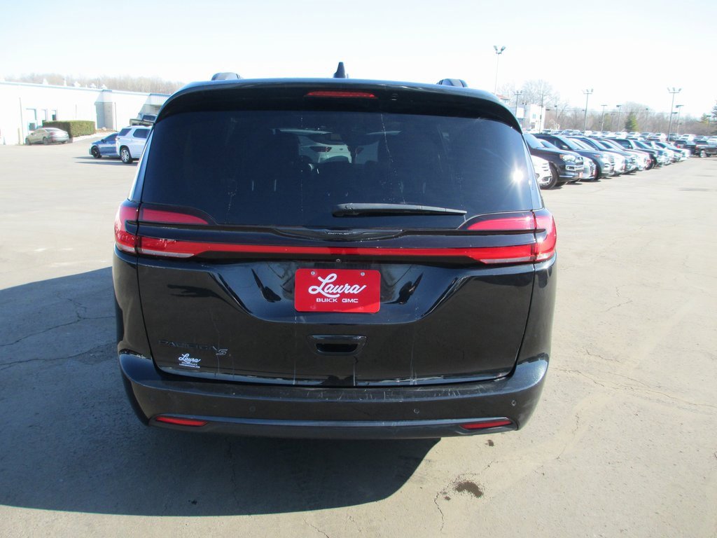 Used 2021 Chrysler Pacifica Touring-L w/ Premium & Safety Sphere Group image 5