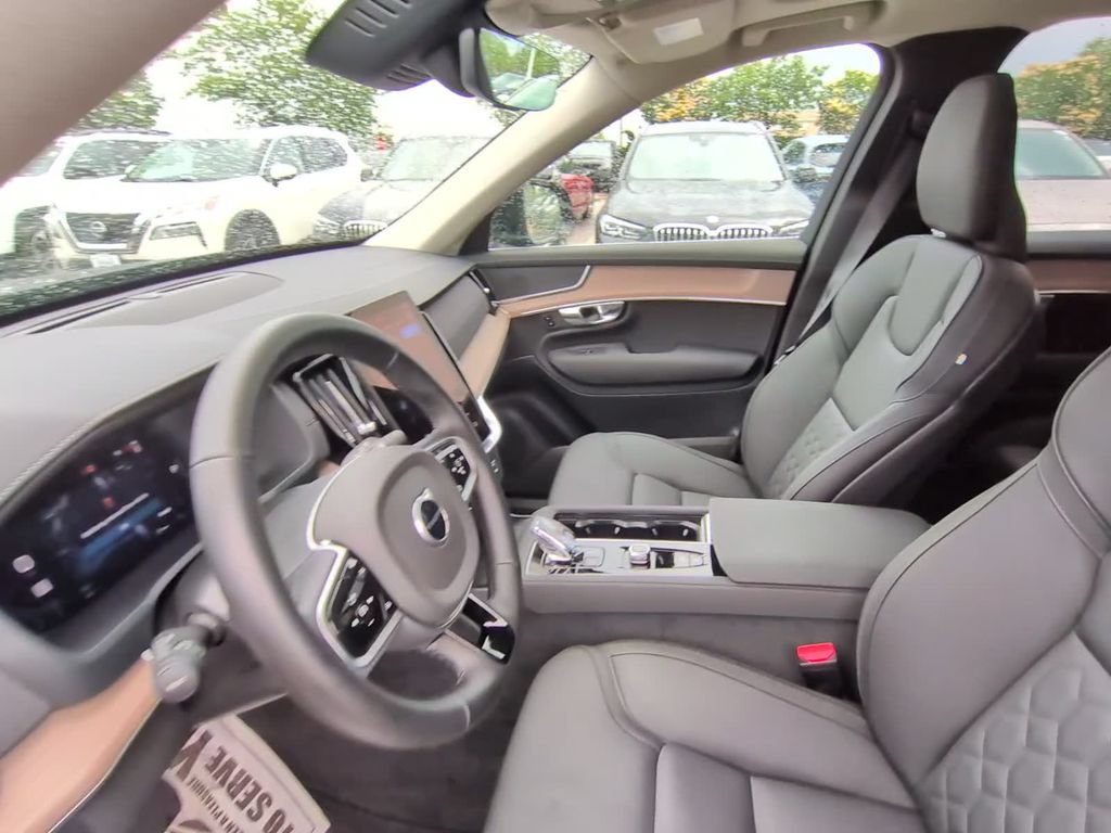 Used 2025 Volvo XC90 B5 Plus AWD/4WD image 27