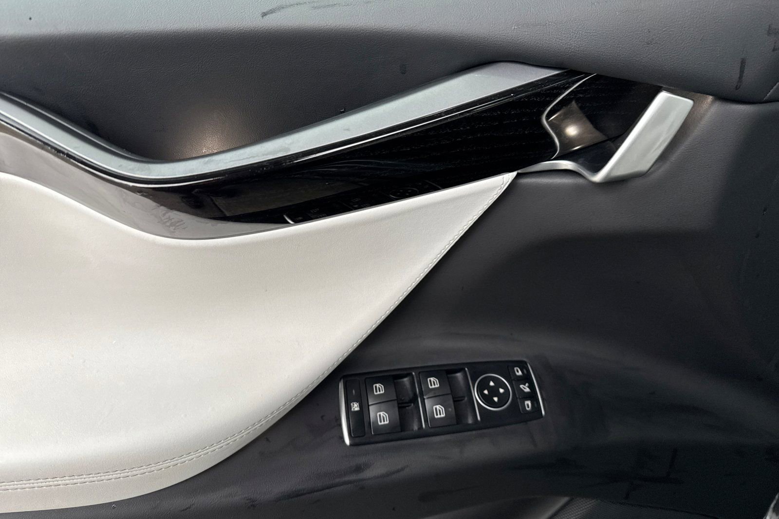 Used 2020 Tesla Model X Long Range image 25