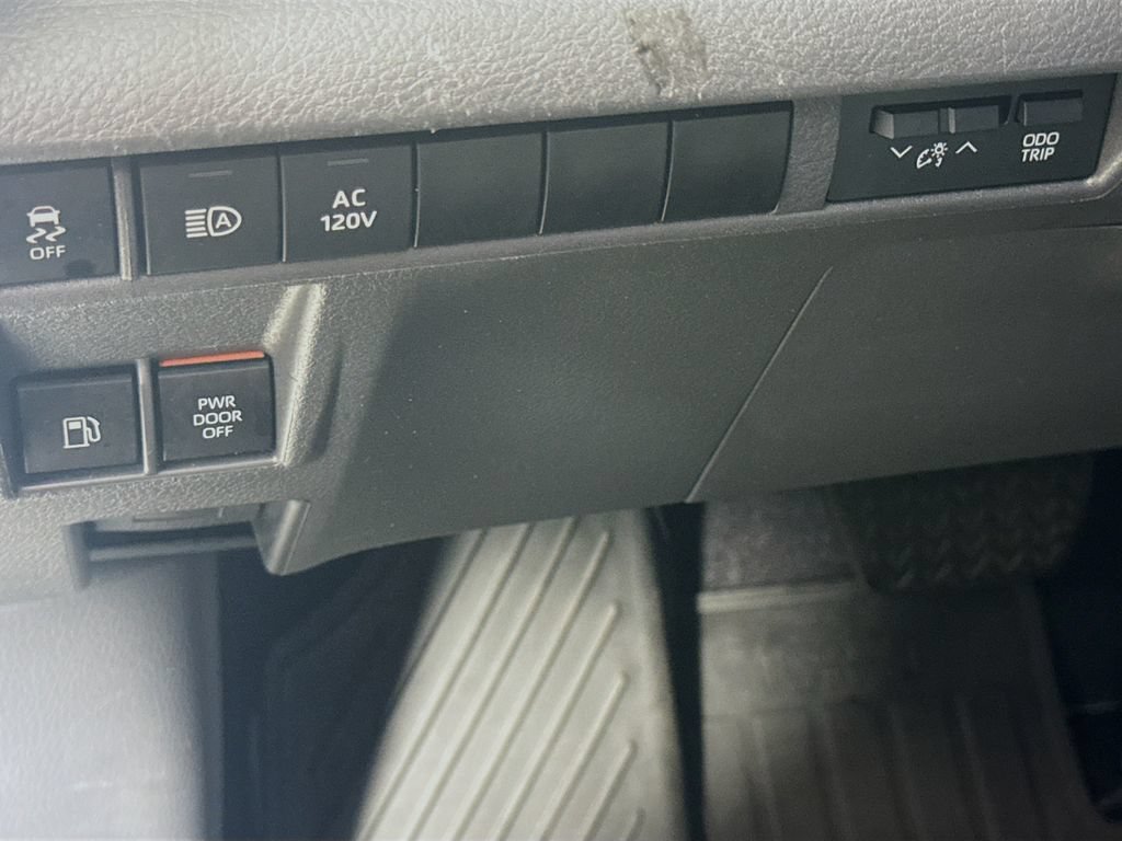 Certified 2023 Toyota Sienna Limited FWD image 11