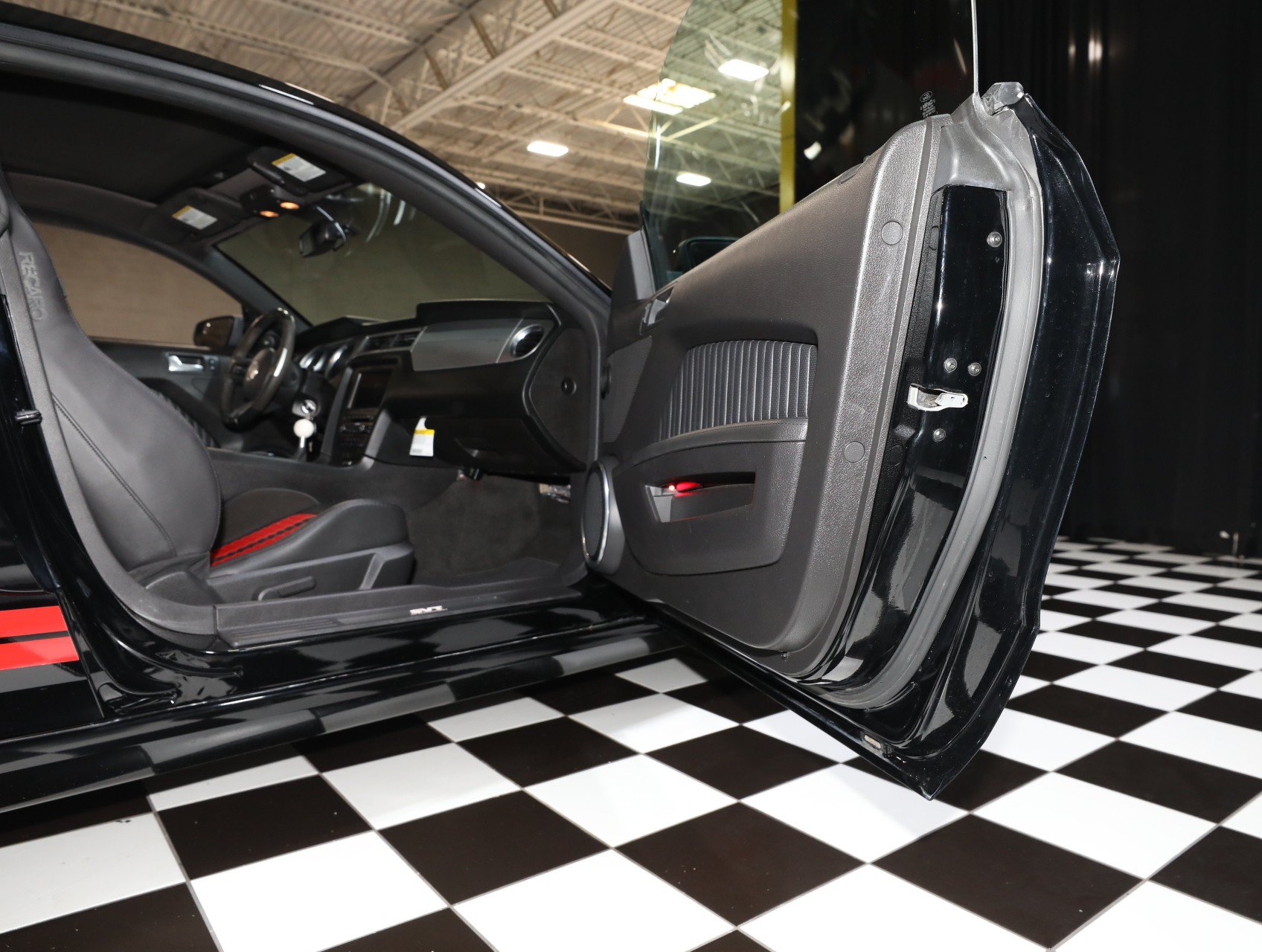 Used 2013 Ford Mustang Shelby GT500 RWD image 40