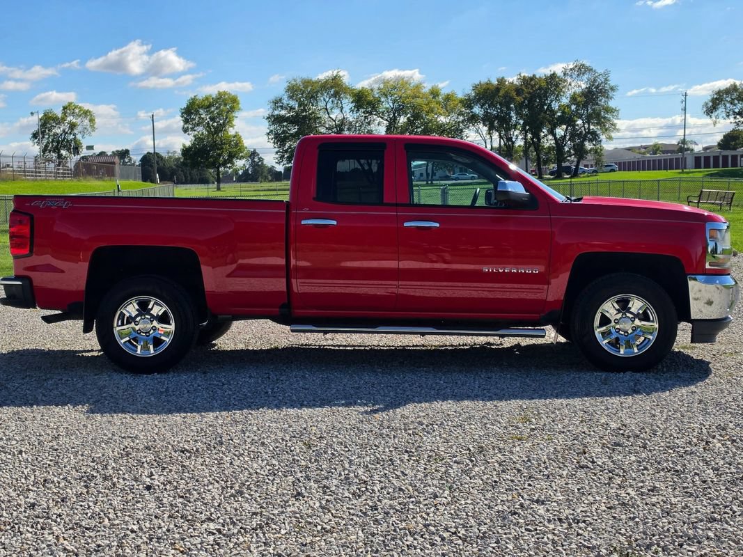 Used 2017 Chevrolet Silverado 1500 LT w/ All Star Edition AWD/4WD image 4