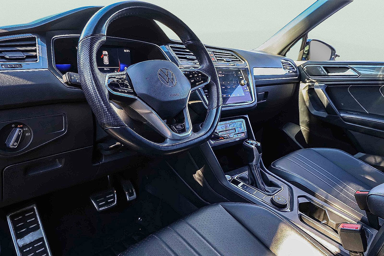 Used 2022 Volkswagen Tiguan SE R-Line image 8