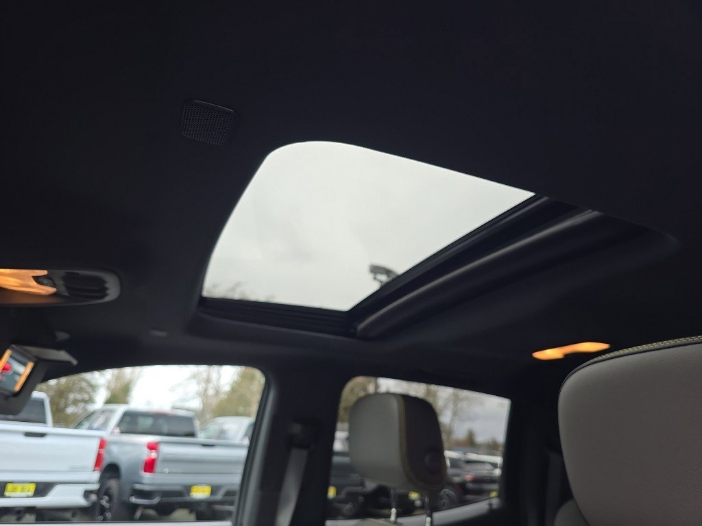 Used 2025 Chevrolet Colorado ZR2 w/ Technology Package image 12