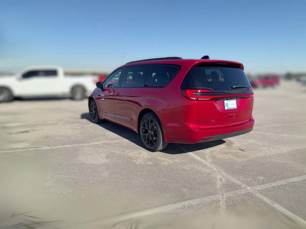 New 2026 Chrysler Pacifica Select w/ S Appearance Package image 8