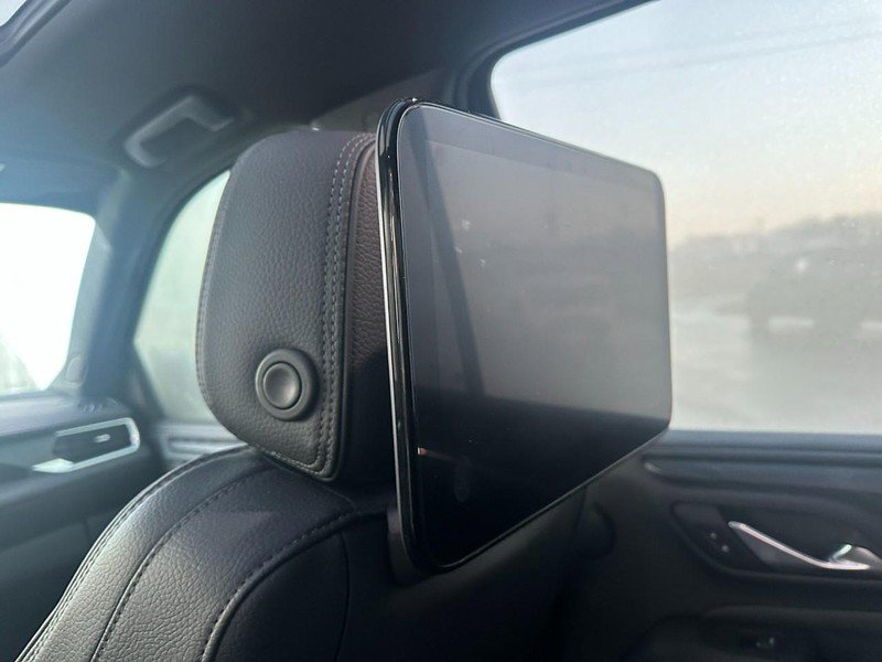 Used 2022 GMC Yukon Denali w/ Denali Premium Package image 16