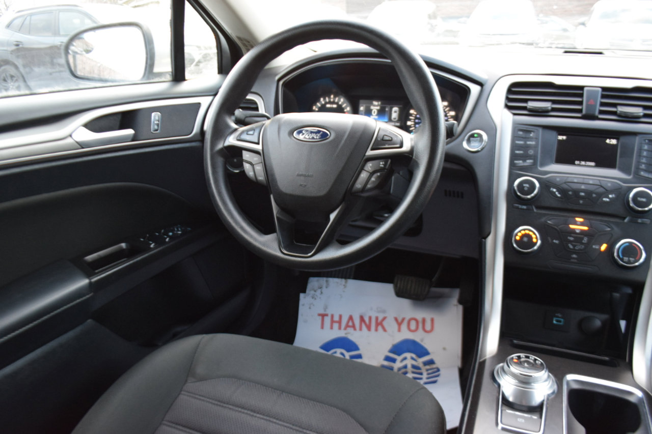 Used 2017 Ford Fusion SE image 11