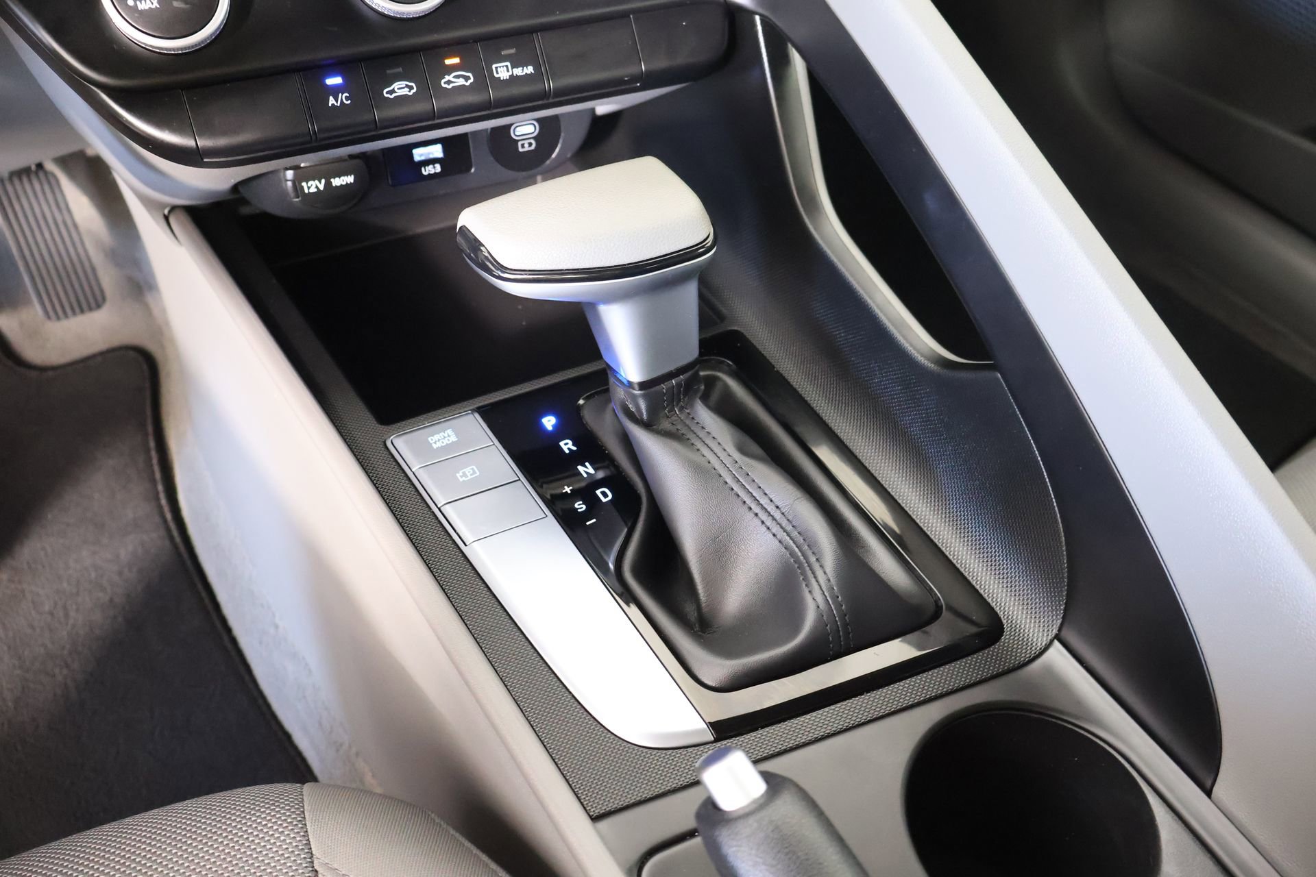 Certified 2024 Hyundai Elantra SE image 7