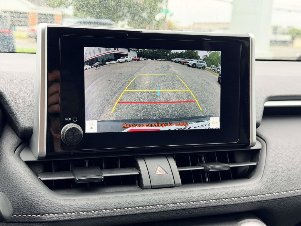 Certified 2025 Toyota RAV4 LE AWD/4WD image 4