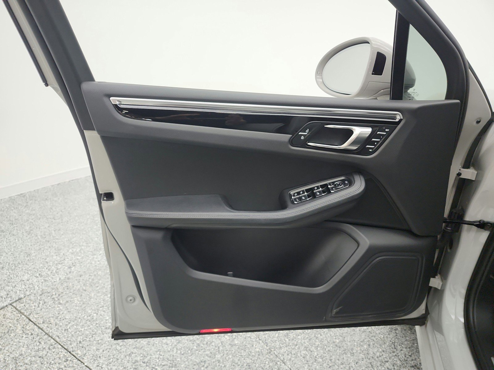 Used 2023 Porsche Macan S image 15