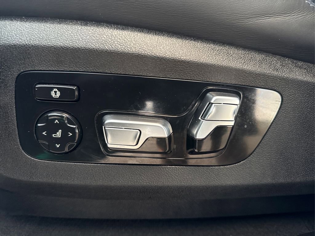 Used 2025 BMW X6 M Competition image 25