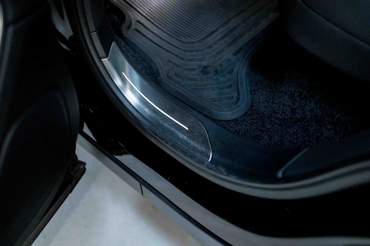 Used 2025 Land Rover Range Rover SE image 44