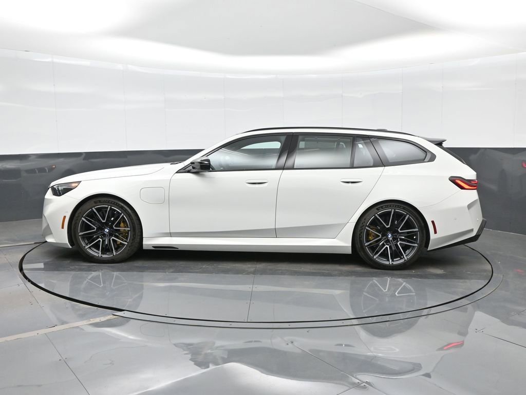 Used 2025 BMW M5 Touring w/ M Driver's Package image 2