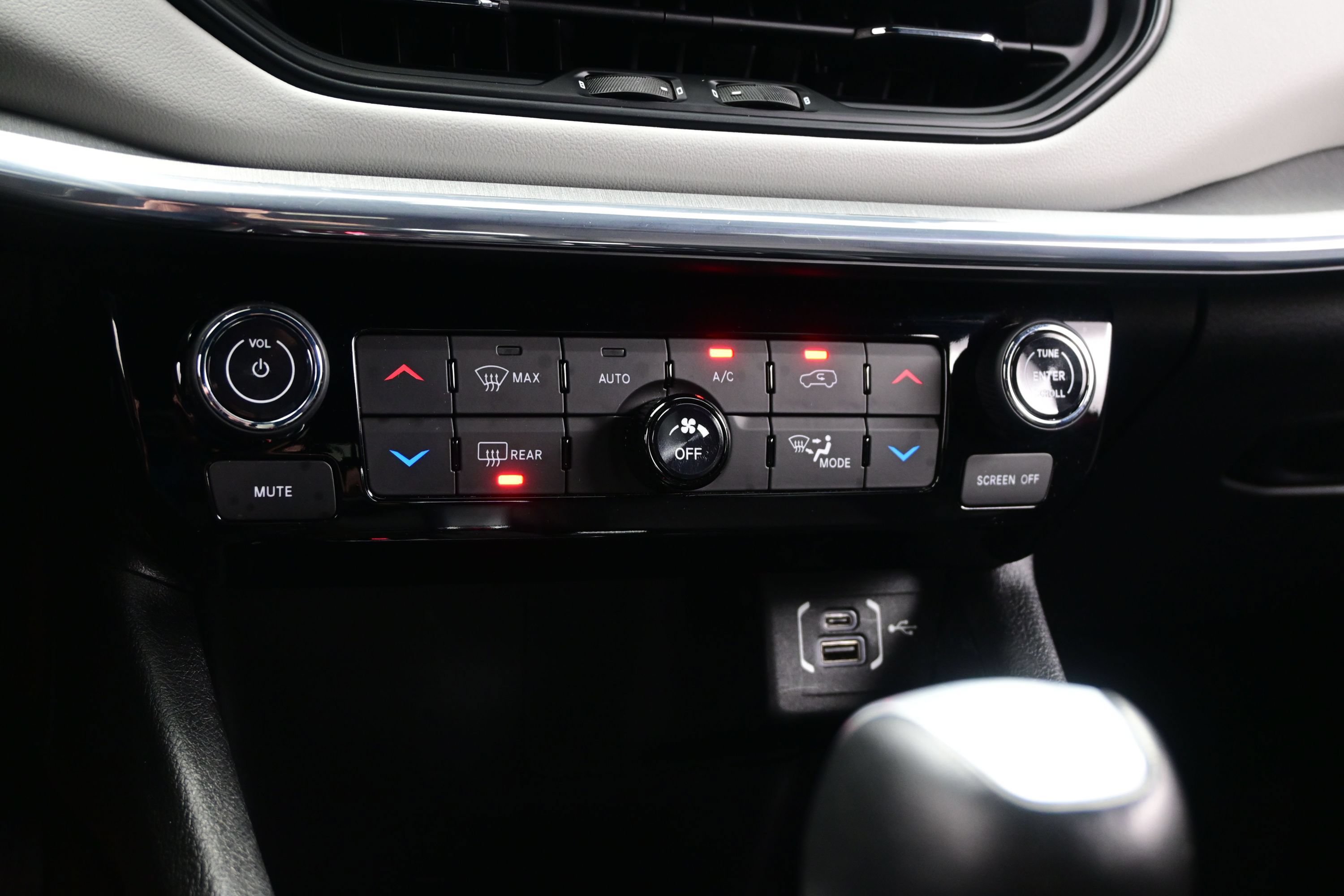 Used 2023 Jeep Compass Limited AWD/4WD image 23
