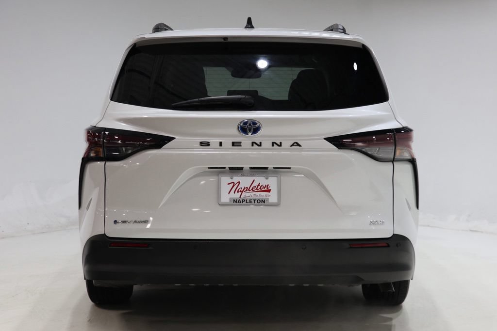 Used 2025 Toyota Sienna XLE w/ XLE Plus Package AWD/4WD image 7