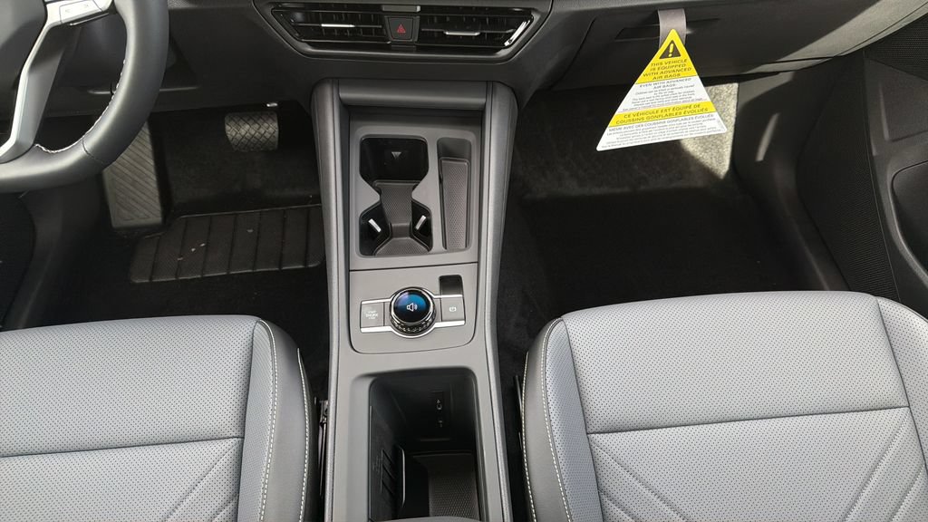 New 2026 Volkswagen Tiguan SE FWD image 21